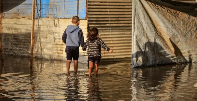 Gazze’de Çadırların Çoğu Kullanılamaz Hale Geldi: Aileler Hem Aç Hem Açıkta Kaldı