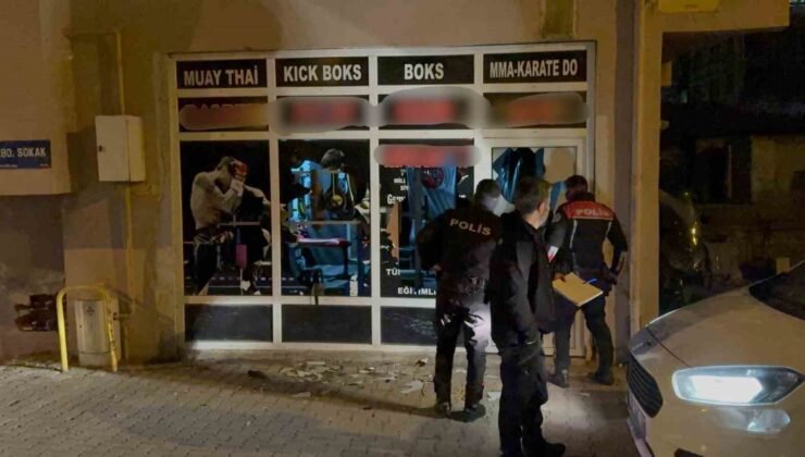 13 yaşındaki kız çocuğuna taciz iddiasıyla spor salonunun camlarını kırdılar