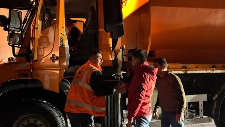 3 bin rakımlı Karabet Geçidi’nde kar yağışı etkili oldu