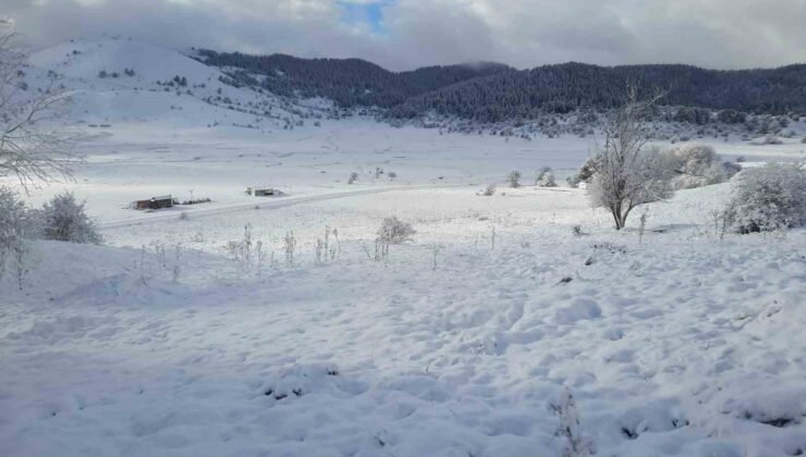 Abant ve çevresindeki yaylalar beyaza büründü