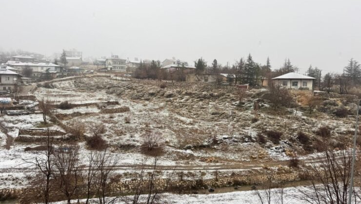 Adana’nın yüksek kesimlerine kar yağdı