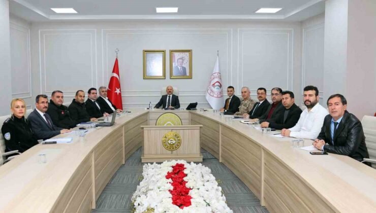 Adıyaman’da ağır ve orta hasarlı yapıların yıkım süreci konuşuldu