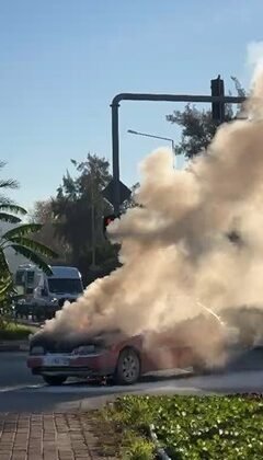 Alanya’da seyir halindeki otomobil alev aldı
