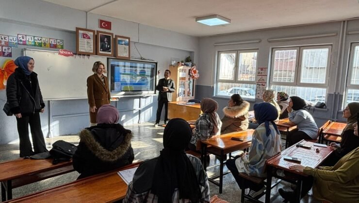 Altıntaş’ta Aile Okulu Kursu devam ediyor