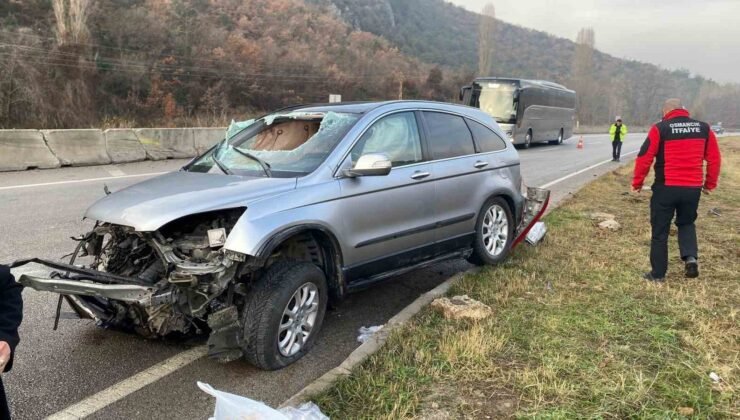 Amasya’da lastiği patlayan otomobil takla attı: 3 yaralı
