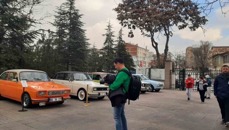 Anadol araçlarının sergilendiği ’Anadol’un Doğuşu Sergisi’ ziyarete açıldı