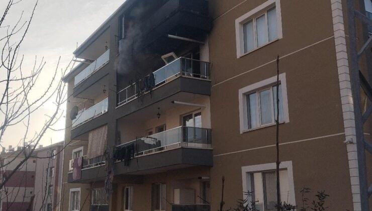 Ankara’da ev yangını paniğe neden oldu