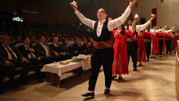 “Annem kanseri ikinci kez yendi” diyen öğrenci salonda dakikalarca alkışlandı