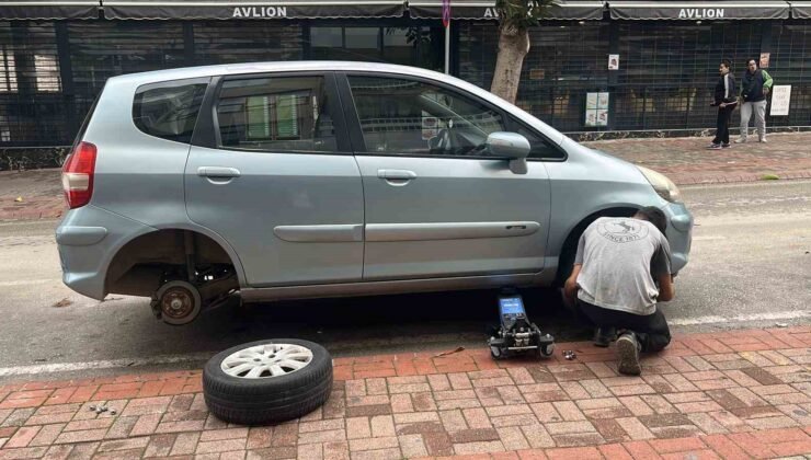 Antalya’da park halindeki yaklaşık 20 aracın lastikleri kesildi