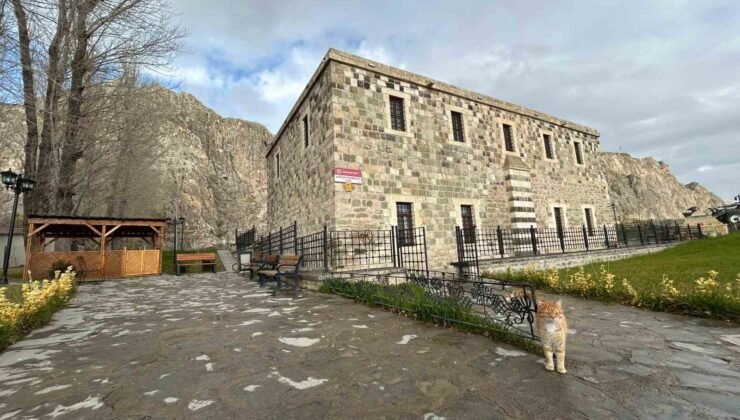 Asırların izini taşıyan Horhor Medresesi Camii, çevre düzenlemesiyle yeniden nefes aldı