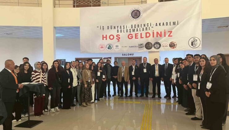 Atatürk Üniversitesi’nde “Ticari Bankacılık” paneli düzenlendi