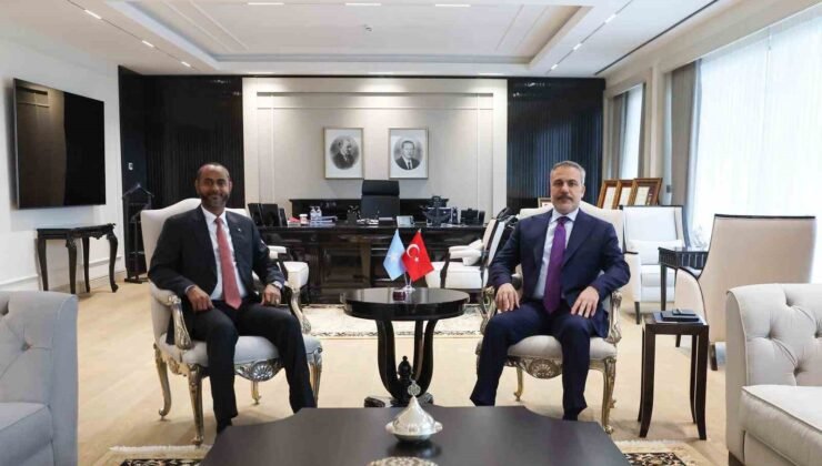 Bakan Fidan, Somali Limanlar ve Deniz Ulaştırma Bakanı Nur ile bir araya geldi
