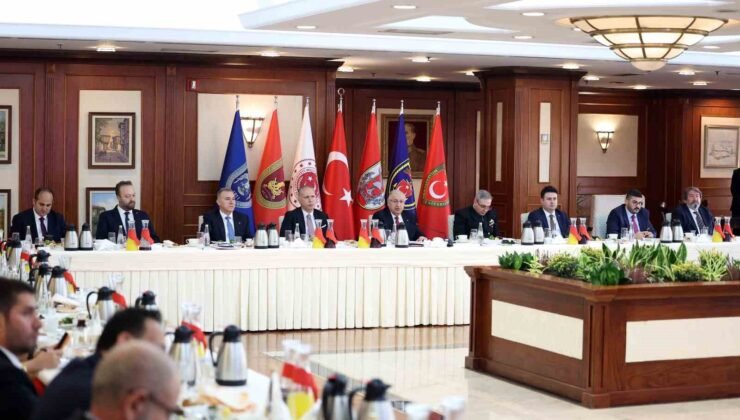 Bakan Güler: “PKK’yı tam bitirdiğimiz anda terör örgütü de ’Terörsüz Türkiye’ sürecine uyacağını açıkladı”