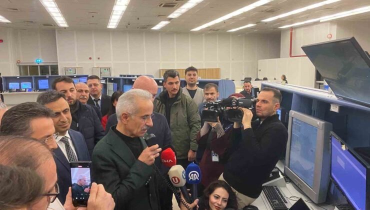 Bakan Uraloğlu: “2025 yılında üst üste 6 kez toplam trafik, 8 kez transit uçuş rekoru kırdık”