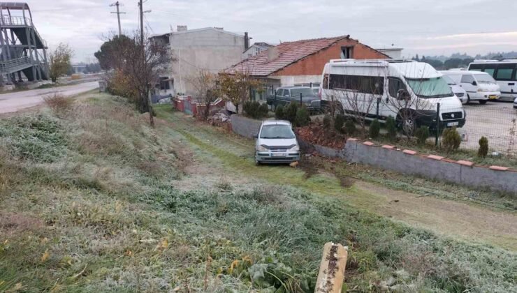 Balıkesir’de otomobil şarampole uçtu; 1 yaralı