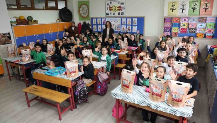 Başkan Altay 31 ilçedeki 220 bin çocuğa şivlilik mutluluğu yaşattı