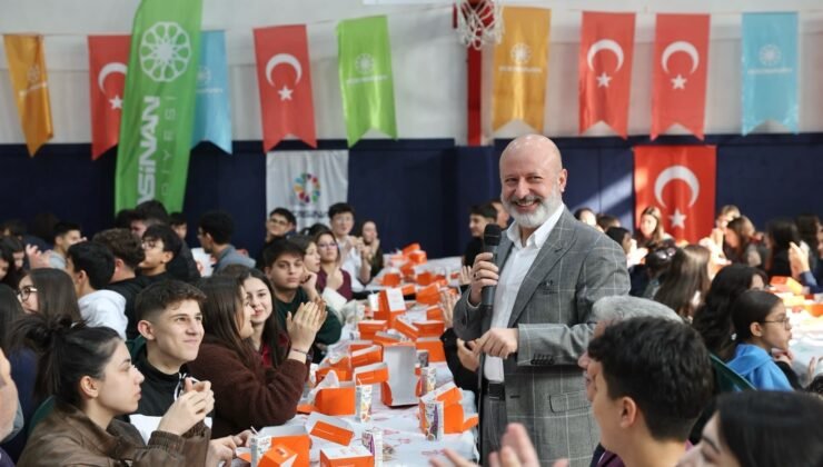 Başkan Çolakbayrakdar: “Güçlü Türkiye’nin temeli donanımlı gençliktir”