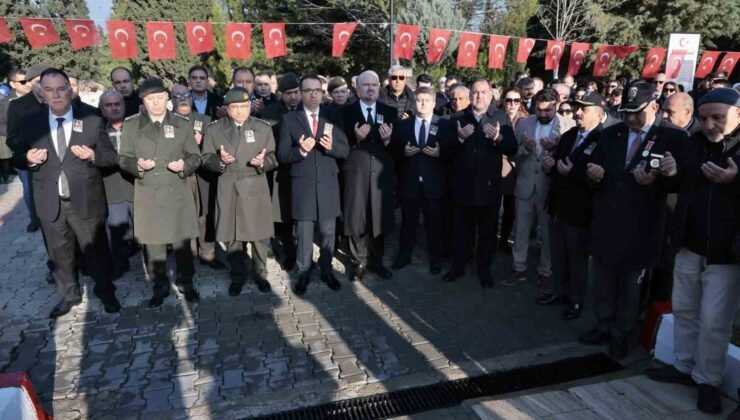 Başkan Pehlivan: “Menemen, Şehit Kubilay ve silah arkadaşlarını bağrına bastı”