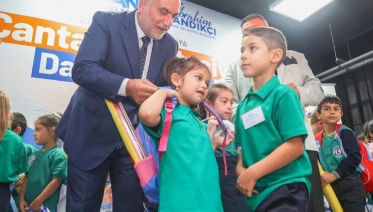 Başkan Sandıkçı: “Eğitim yolculuğunun her aşamasında öğrencilerimizin ve ailelerimizin yanındayız”