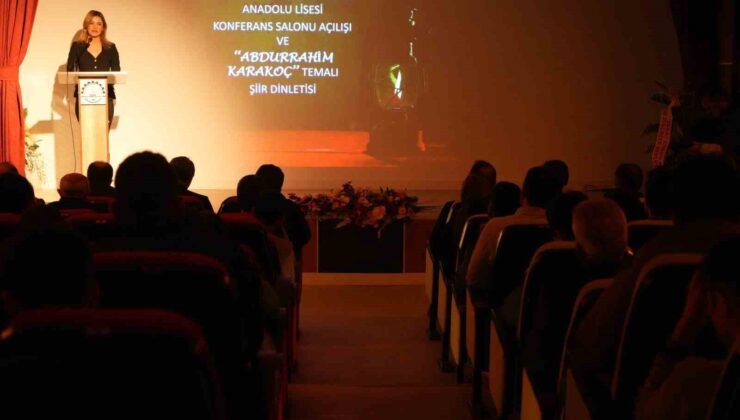 Bayburt’ta sıfır atıkla yapılan konferans salonu şiir programıyla hizmete açıldı
