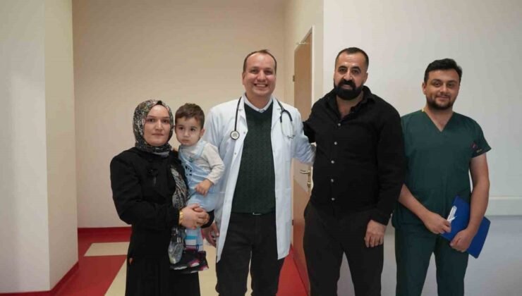 Bebeğin yuttuğu mıknatıslar bağırsak delinmesine neden oldu