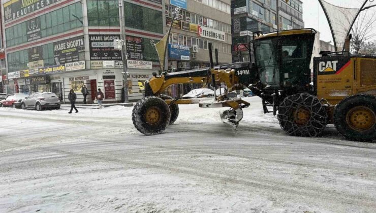 Bingöl’de beklenen kar yağışı başladı