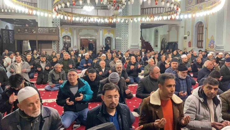 Bolu’da Regaip Kandili’nde camiler dolup taştı