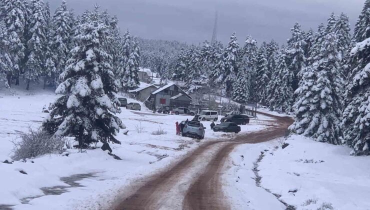Bolu’nun yükseklerinde kar kalınlığı 10 santimetreye ulaştı