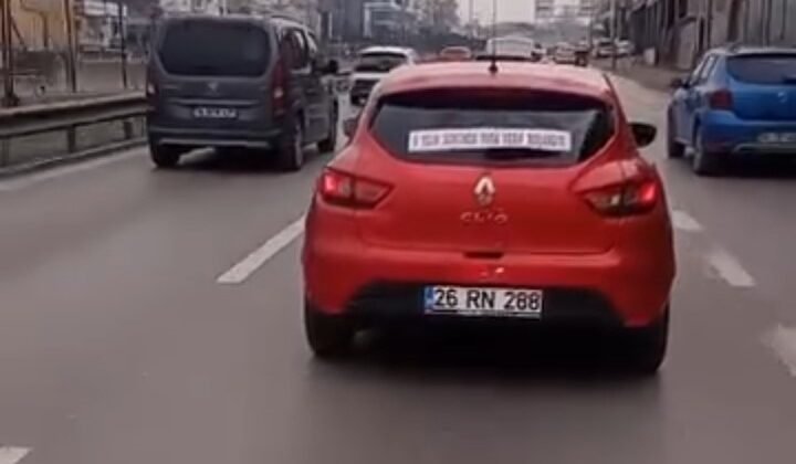 Boşanmayı düğün gibi kutladı: Bursa’da ilginç otomobil süslemesi güldürdü