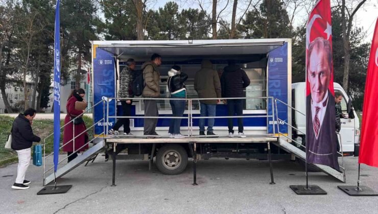 Bursa’da üniversite öğrencilerine sıcak çorba