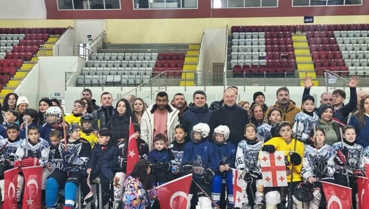 Buzda dostluk rüzgarı esti