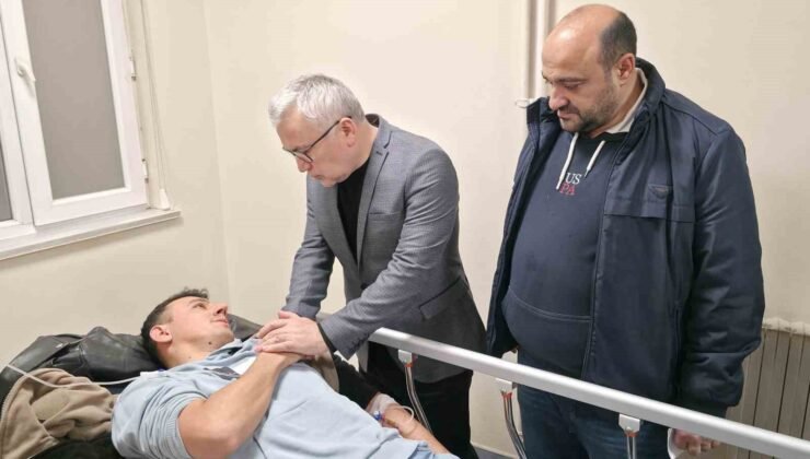 Cezaevi otobüsü kaza yaptı, Vali Şimşek yaralıları ziyaret etti