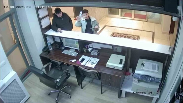 Çırak öğrencilerden örnek davranış: Aldıkları suyu kameraya gösterip parasını bıraktılar