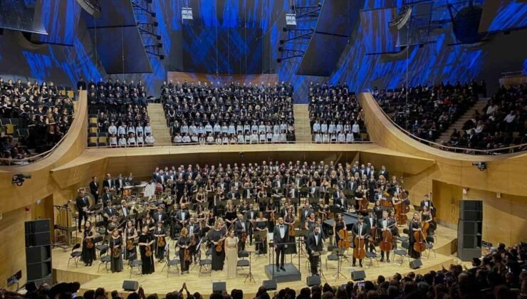 CSO’nun 200. yılı Dünya Koro Günü’nde 500 koristin verdiği konserle taçlandı