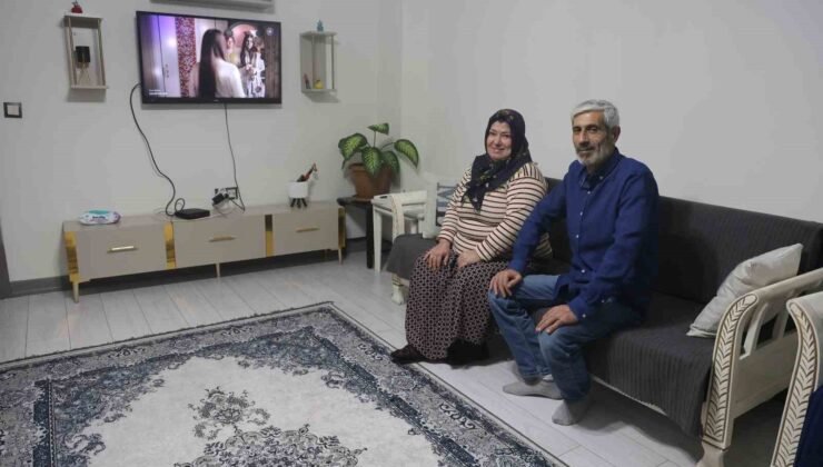 DEM partili milletvekilinin ‘Şantiye şefi’ yakıştırmasını yaptığı Bakan Kurum’a yuvasına kavuşan depremzedelerden destek