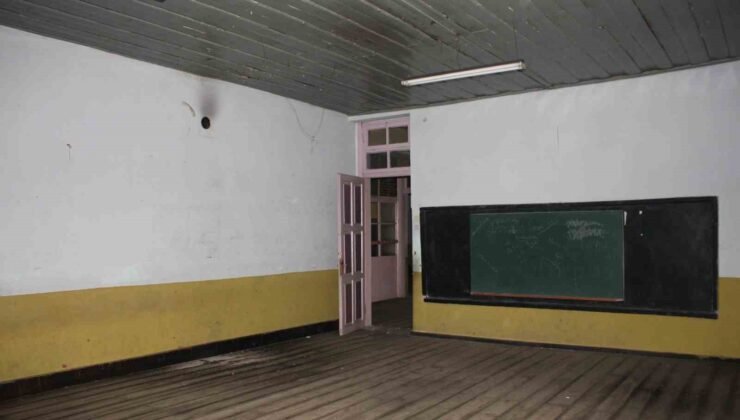 Demirci’nin köklü halıcılığı tarihi okulda yaşatılacak