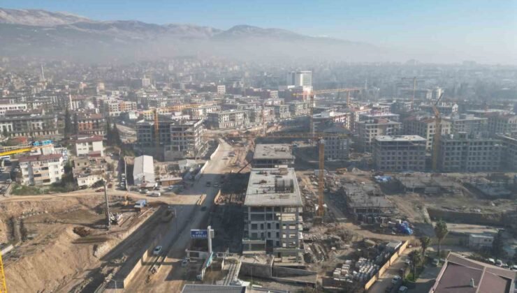 Deprem bölgesinden Bakan Kurum’a destek:  “Böyle şantiye şefine can kurban”