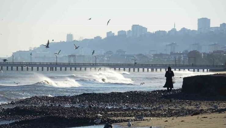 Dev dalgaların ardından Samsun sahilinde taşlı manzara