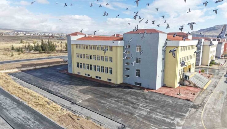Develi’de Türkiye’de ilk ve tek akıllı sera kuruldu
