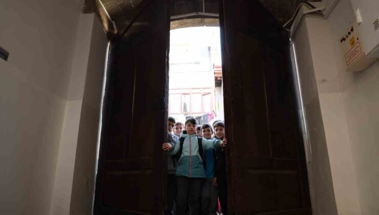 Diyarbakır’da 115 yıllık eğitim yuvasının ihtişamlı kapısı, 1 asırdır aralıksız öğrencilere açılıyor