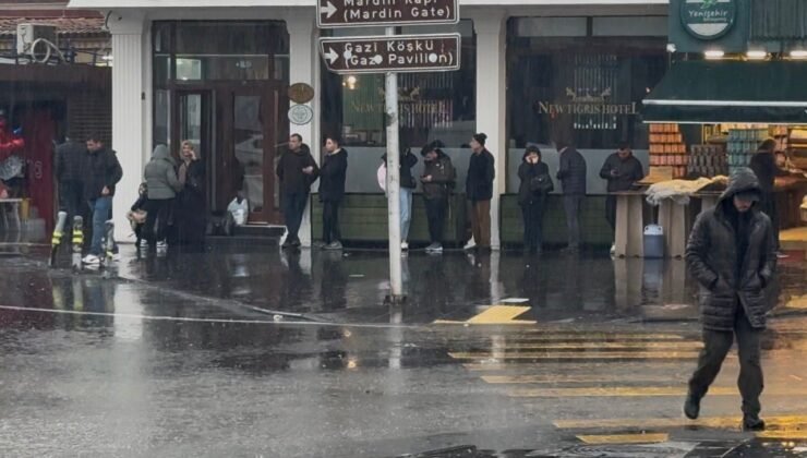 Diyarbakır’da aniden bastıran yağmur hayatı felç etti