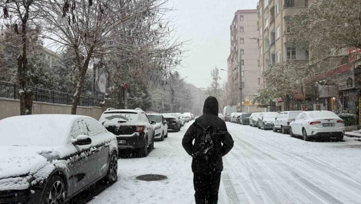 Diyarbakır’da kar tatili öğleden sonra geldi