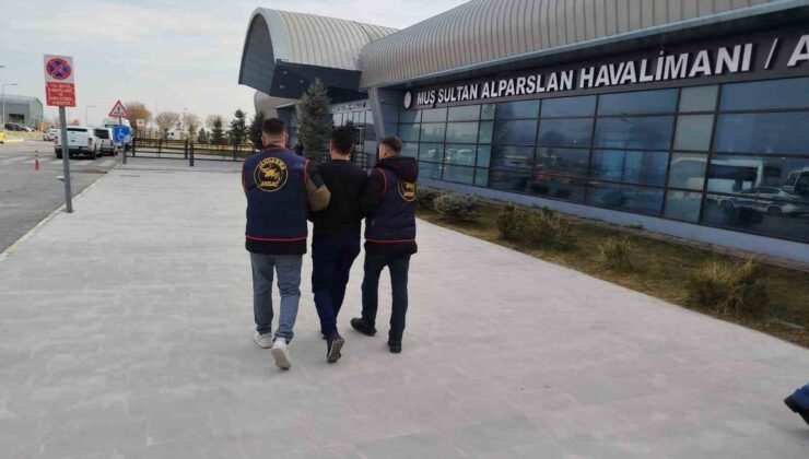 Dolandırıcılık hükümlüsü havalimanında yakalandı
