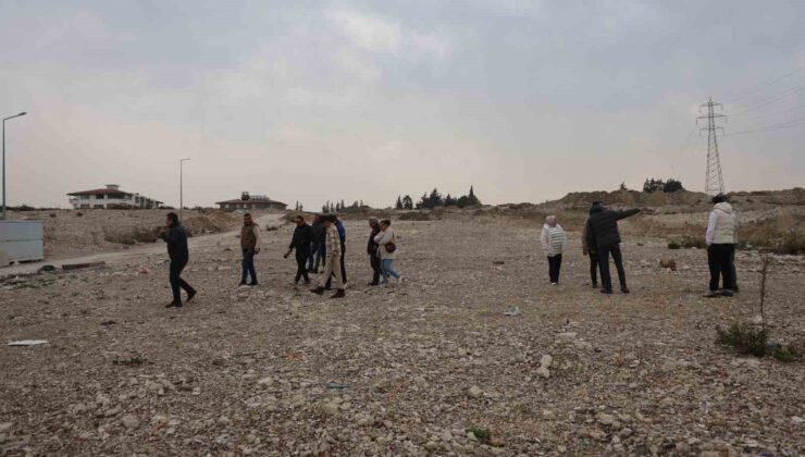 ‘Biz anlaşıp yapamadık ama yaparsa devletimiz yapar’ diyen site sakinleri, yuvalarından geriye kalan boş arazinin rezerv alanına alınmasını istiyorlar