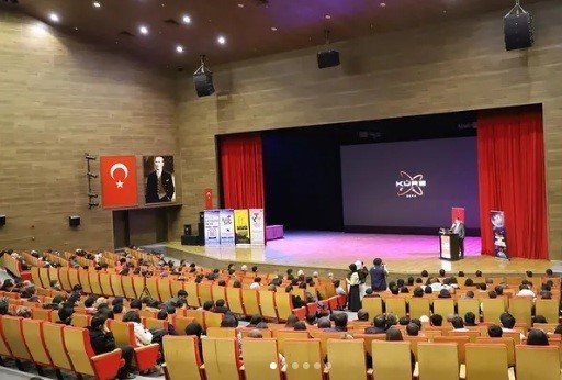 EBYÜ’de dijital bilgi ve yapay zekâ konuşuldu