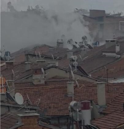 Elazığ’da metruk binada yangın