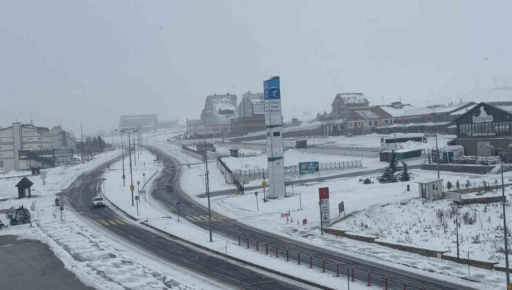 Erciyes’te kar yağışı