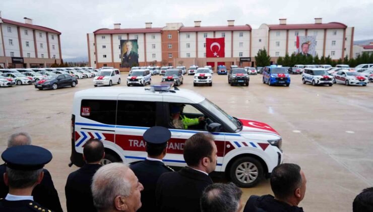 Erzincan’da emniyet ve jandarmaya 122 yeni hizmet aracı teslim edildi