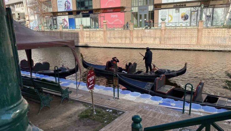 Eskişehir’de dondurucu soğuğa rağmen gondol seferleri devam ediyor
