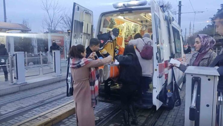 Eskişehir’de liselilerin kavgası kanlı bitti: 1 yaralı